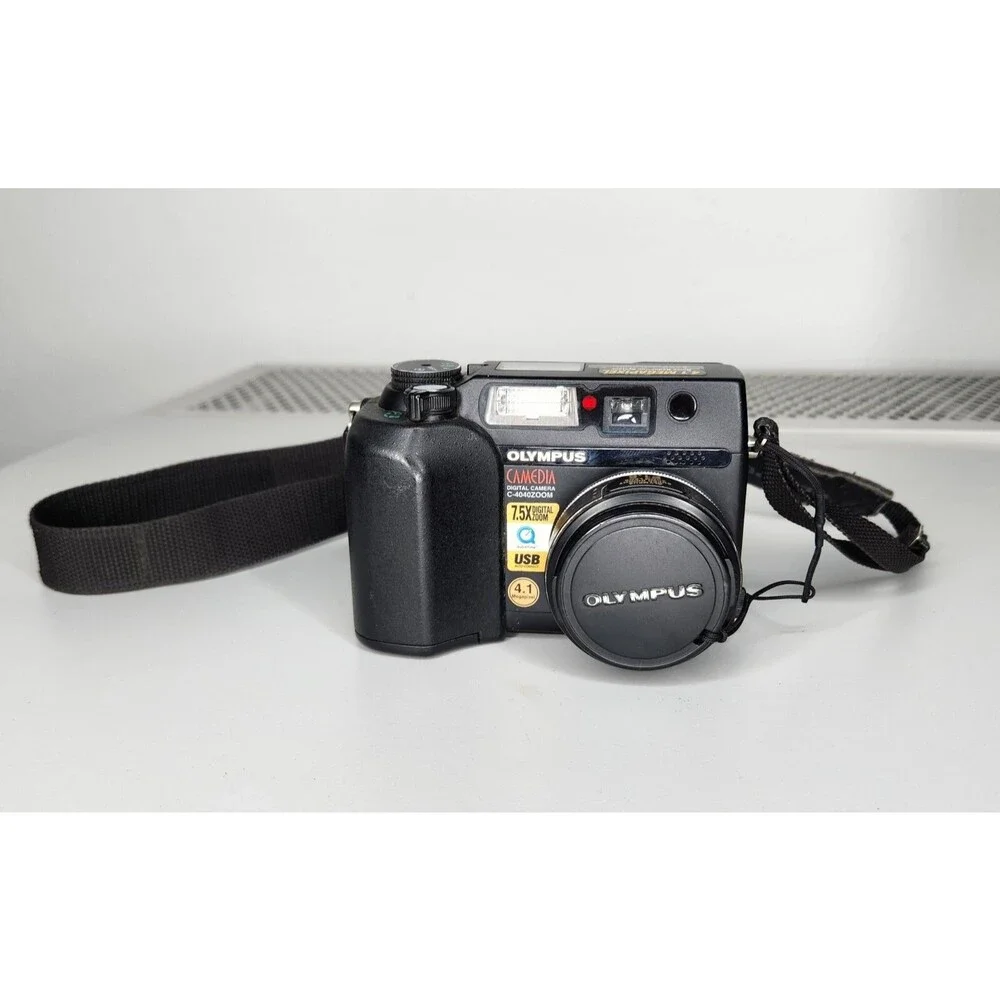 Olympus Camedia C-4040 ZOOM 7.5x LCD Digital Zoom 4.1 MP Wþ Kodak Case, Tested